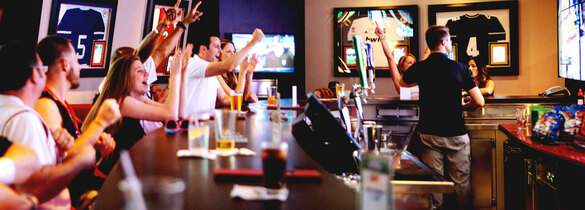 Carnival Victory skybox-sports-bar-1.jpg